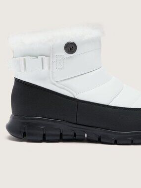 Skechers Wide-Width Synergy Black and White Boot Size 9 W NEW NIB